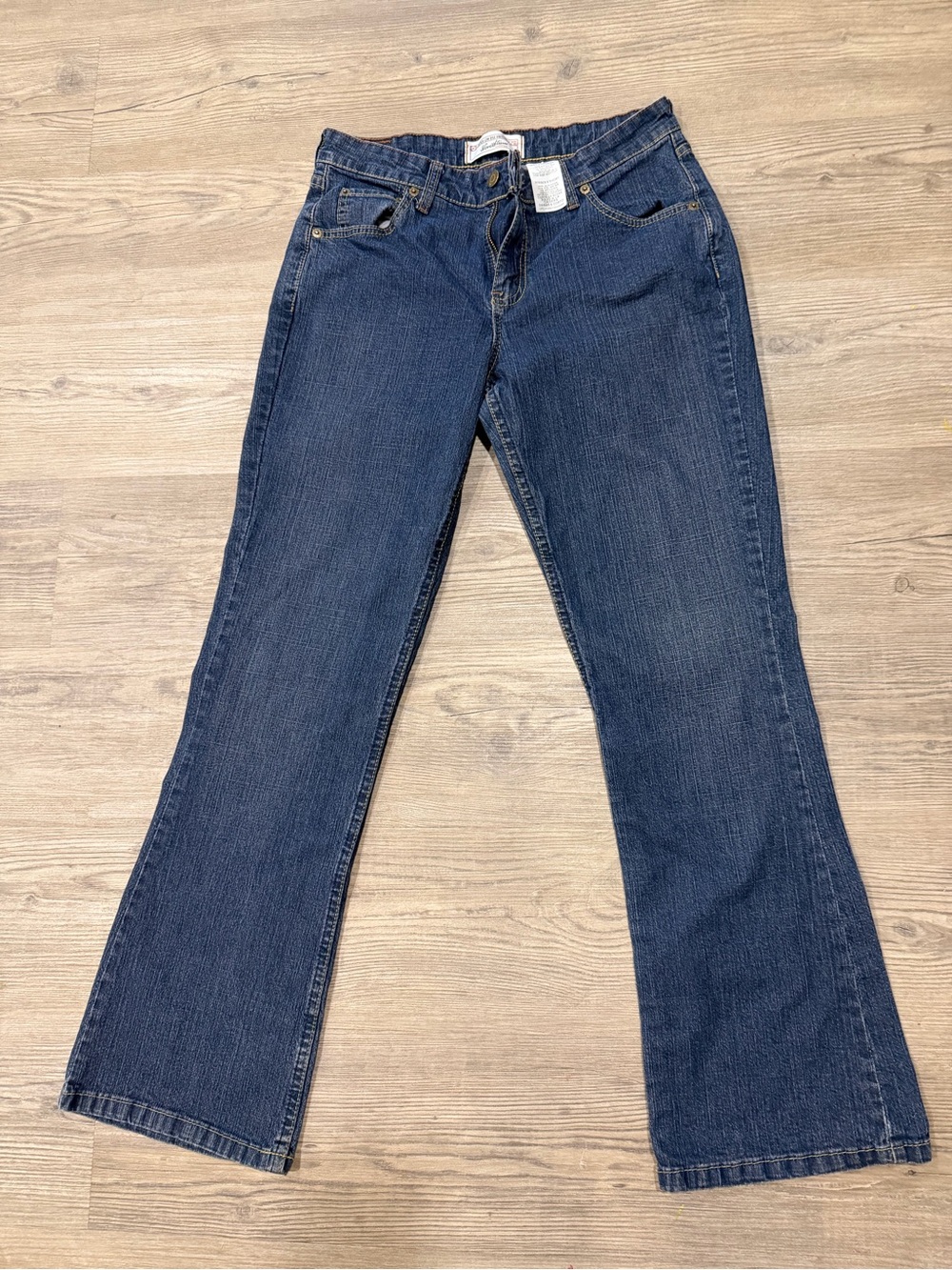 Women’s Dark Blue Levi’s Straight-Leg Jeans - Classic Denim